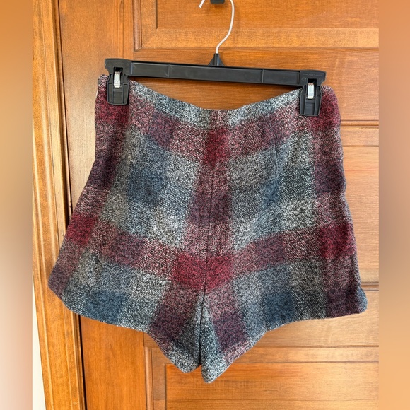 Free People Skort Size Medium (8) Emmy Mini Tweed Wrap Skirt Gray Red Plaid - Picture 6 of 7